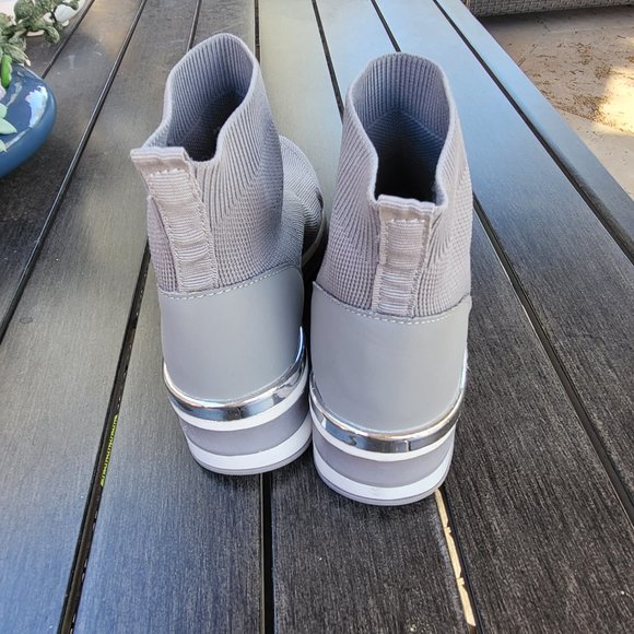 Slip-On Loradonna Sneaker Booties - Picture 3 of 10